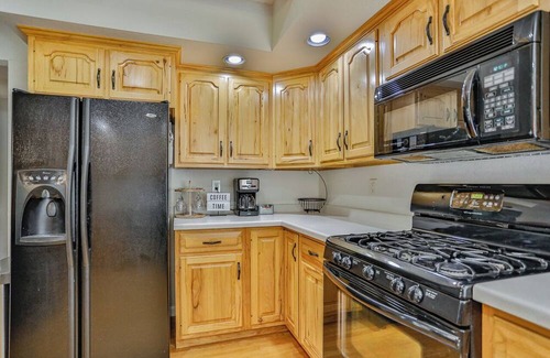 Schofield House | Riverfront Retreat with Hot Tub, Kayaks | Sleeps 8