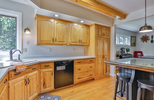 Schofield House | Riverfront Retreat with Hot Tub, Kayaks | Sleeps 8