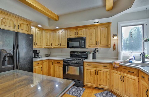 Schofield House | Riverfront Retreat with Hot Tub, Kayaks | Sleeps 8
