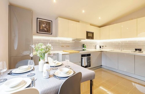 Wapping Apartment | 4 Bed High Rise Apartment Close to Tower Bridge with AC