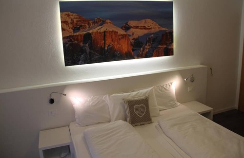 Alba Bed & Breakfast | Bed and Breakfast 'Fedaia Joy' with Mountain View, Balcony and Wi-Fi
