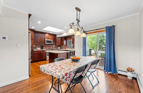 Plainedge House | Ryder Cup 5 mins away! 3 bed 3 bath house w. hot tub in Bethpage