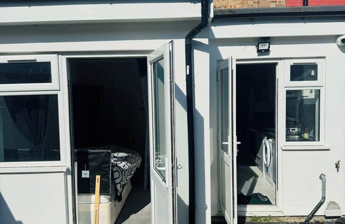 Broad Green House | Charming 4-bedroom house in Croydon for a delightful stay