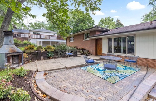 Rockford House | Spacious 4BR Retreat in Rockford