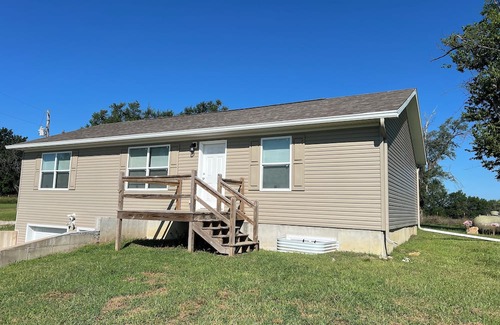 Fort Scott House | Charming 4-bedroom house with AC in Fort Scott