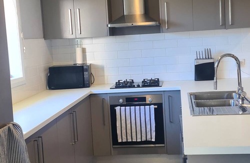 Llanarth House | Llanath home.7.8 km to Mount panorama racing circuit