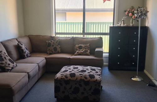 Llanarth House | Llanath home.7.8 km to Mount panorama racing circuit