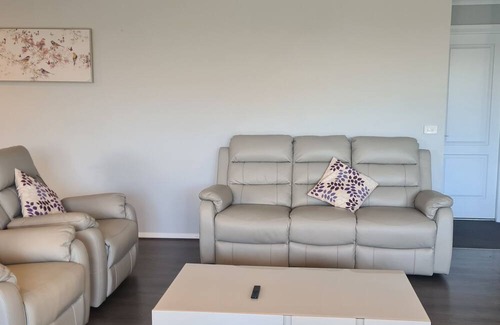 Llanarth House | Llanath home.7.8 km to Mount panorama racing circuit
