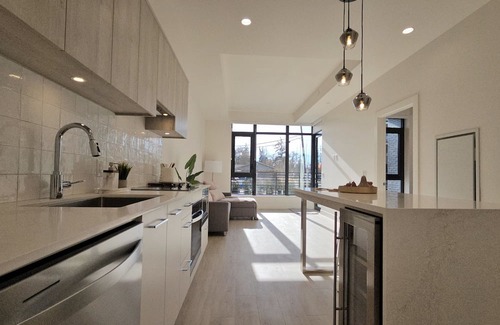 South Pandosy Apartment | Resort-style Waterfront Condo with Large Terrace, Pool, Hot Tub & Gym