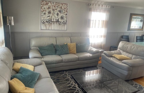 Levis Cottage | Cottage in a nice and quiet neighborhood with swimming pool and 4parkings.
