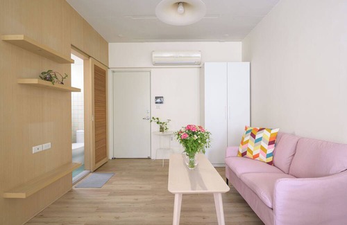 Songshan Apartment | Stylish 2F Large Studio, Taipei, Elevator, AC, 1 unit in a floor, Walk to MRT