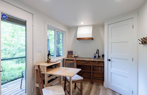 Pelham Cabin | Private Cabin | Refined Woodland Escape | Niagara, ON