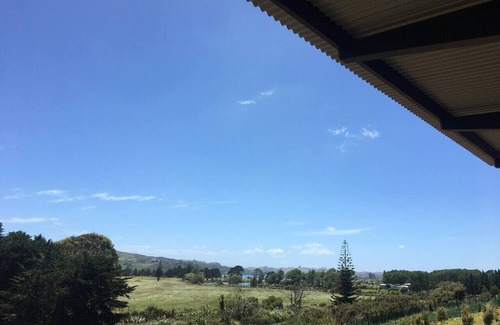 Raglan Cabin | Whare Tatū Raglan - Accommodation