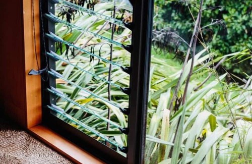 Raglan Cabin | Whare Tatū Raglan - Accommodation