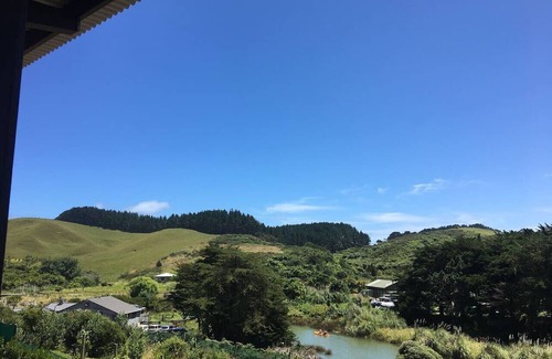 Raglan Cabin | Whare Tatū Raglan - Accommodation