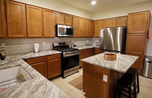 Waddell House | Charming 3-bedroom house with office, pool and gym in beautiful Waddell