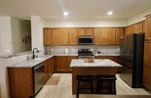 Waddell House | Charming 3-bedroom house with office, pool and gym in beautiful Waddell