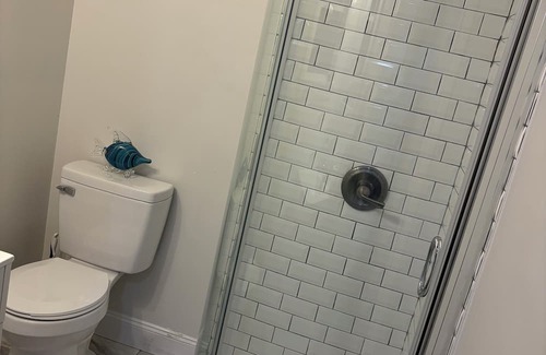 Weymouth Apartment | Only 20 minutes from boston/Guesthouse right off the exit , close to everything