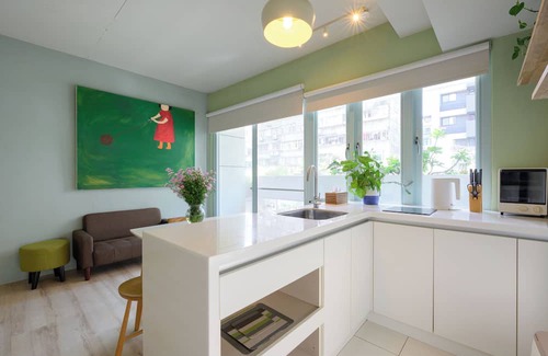 Songshan Apartment | Stylish 3F Studio, Core Taipei, Elevator, AC, 1 unit in a floor, Walk to MRT