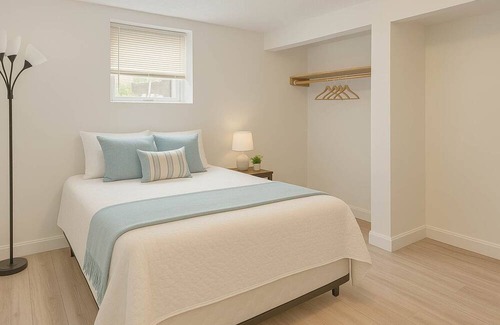 Saanich East Bed & Breakfast | Melrose Place Poolside Hideaway Basement Suite Sleeps 6+