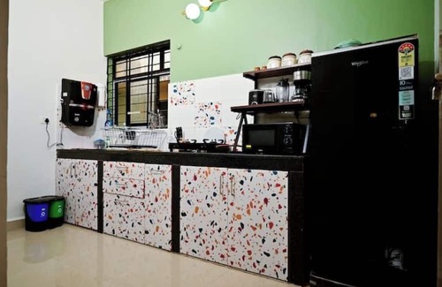 Benaulim Bed & Breakfast | Styled midcentury apartment with huge terrace. 5 minute walk to the beach!