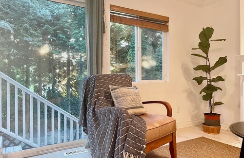 Yorkson House | Charming Whole House in Willoughby