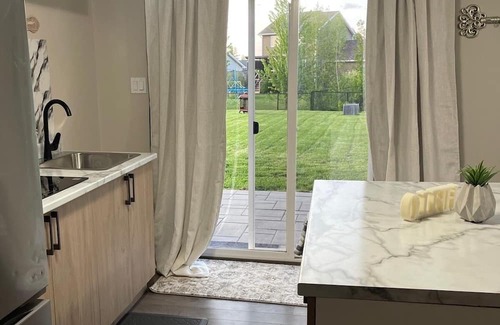 Riverview Apartment | Luxury Walkout Suite