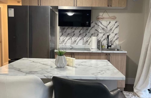 Riverview Apartment | Luxury Walkout Suite