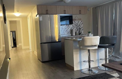 Riverview Apartment | Luxury Walkout Suite