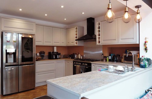 Whitton House | Spacious 4-bed House nr Twickers and 20 mins to London and LHR
