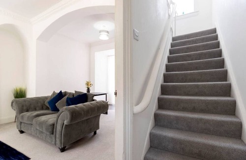 Jarrow House | The Maple Haven – Spacious 3BR w/FREE Parking