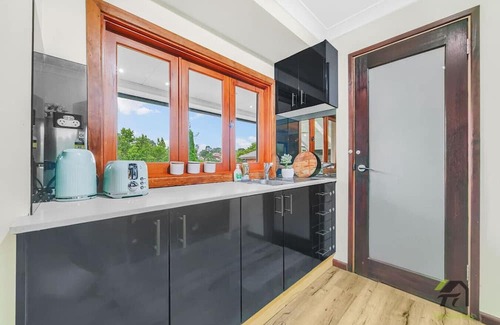 Cranebrook House | Cranebrook Leisurely Home