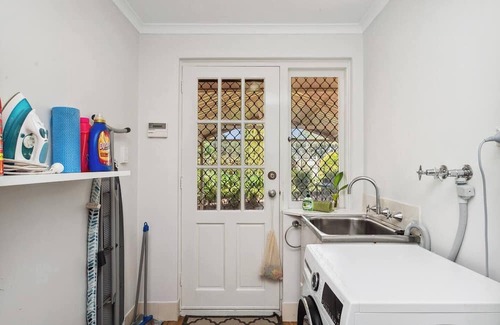 Silver Sands House | This house is a 4 bedroom(s), 2 bathrooms, located in Silver Sands, WA.