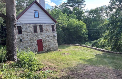 Shushan House | Newly constructed 2 bedroom stone ended Irish cottage in Shushan New York