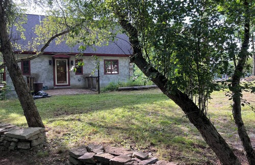 Shushan House | Newly constructed 2 bedroom stone ended Irish cottage in Shushan New York