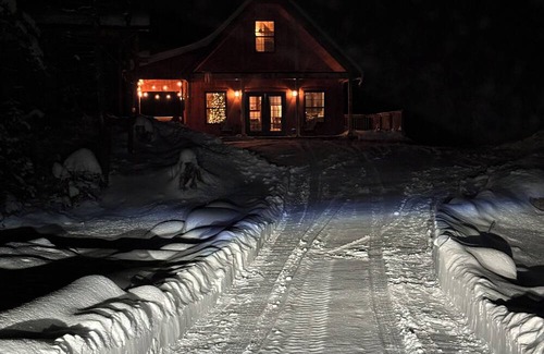 Woodford Cabin | Cozy, welcoming, 3-bedroom cabin abutting the Green Mountain National Forest!