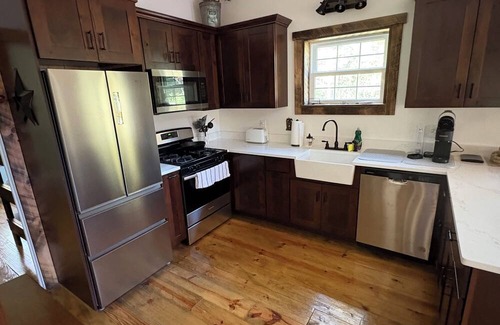 Woodford Cabin | Cozy, welcoming, 3-bedroom cabin abutting the Green Mountain National Forest!