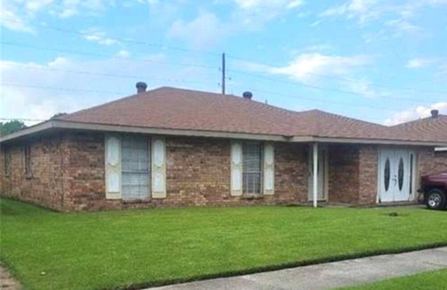 Crown Point House | Charming 4-bedroom house with AC and private fenced backyard in Marrero