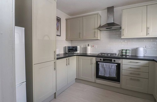 Harrogate Cottage | PEBBLE ROCK, pet friendly, character holiday cottage in Harrogate
