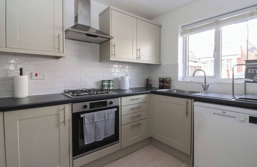 Harrogate Cottage | PEBBLE ROCK, pet friendly, character holiday cottage in Harrogate
