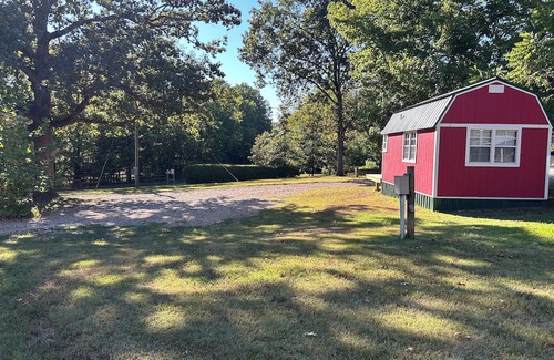 Silva Cabin | Cozy hobby farm cabin under the stars!