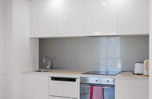 Bowen Hills Apartment | Belise - Executive 14th Floor Apt for 2 plus parking