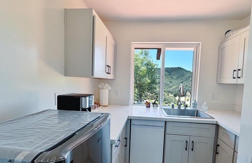 Thousand Oaks House | 808 Retreat -A Tranquil Oasis