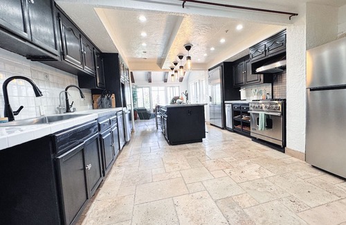 Thousand Oaks House | 808 Retreat -A Tranquil Oasis