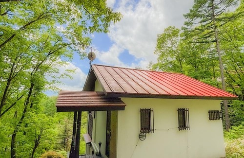 Kusatsu Onsen House | A rental villa with a bath fed by the hot spring w/Agatsumagun Gunma