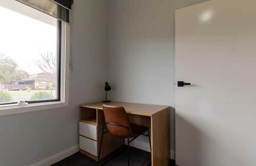 Kerang House | Spacious Kerang Retreat | Stylish & Cosy