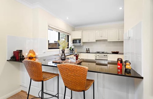 Austinmer House | On little Austinmer beach encircled by resturants to surf,swim,fish, boat or ski