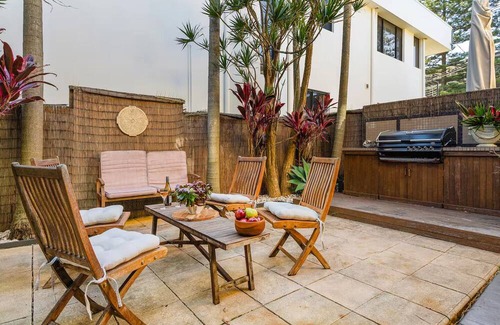 Austinmer House | On little Austinmer beach encircled by resturants to surf,swim,fish, boat or ski