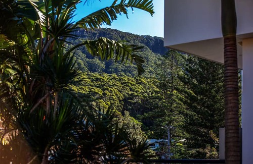 Austinmer House | On little Austinmer beach encircled by resturants to surf,swim,fish, boat or ski