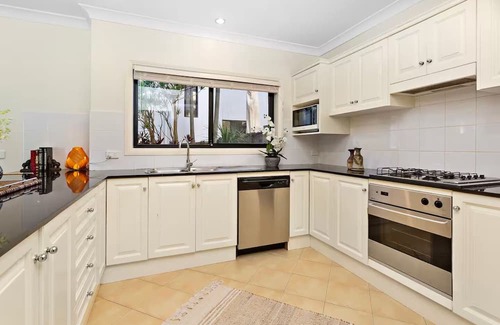 Austinmer House | On little Austinmer beach encircled by resturants to surf,swim,fish, boat or ski
